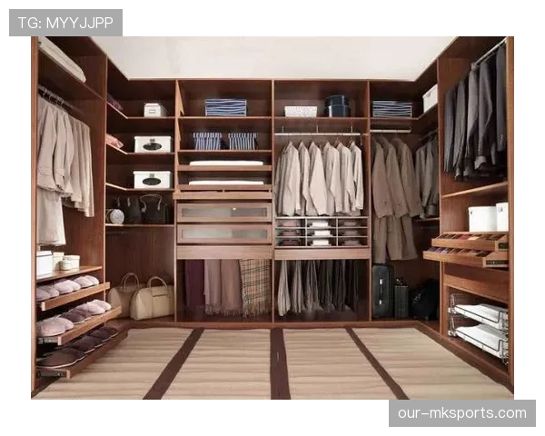 杨力维房间堆满神秘包裹，比家里衣柜还豪气？